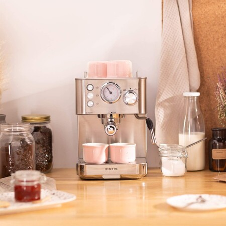 Dale un toque retro a tu cocina con esta cafetera superautomática de Ikohs: tan bonita como potente y súper rebajada en Amazon