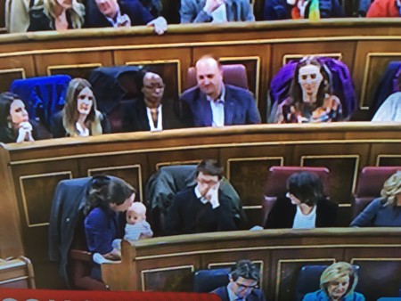 diputada-podemos-bebe