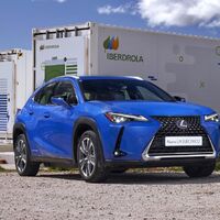 El Lexus UX 300e vendrá con un cargador gratis gracias a un acuerdo con Iberdrola, que dará recargas sin coste medio año