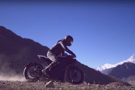 Una café racer nepalí es lo último en motos eléctricas con una tableta de siete pulgadas y 230 km de autonomía