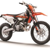 La inyección se propaga en los motores de dos tiempos, ya están aquí las rompedoras KTM 250 y 300 EXC TPI