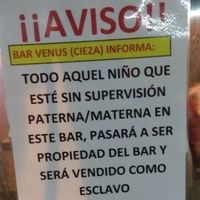 "Aquel niño que esté sin supervisión será vendido como esclavo": el polémico cartel de un bar de Murcia