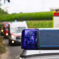 El vídeo del accidente que dejó cinco policías heridos en EEUU demuestra que el Autopilot de Tesla no detecta los coches de emergencia