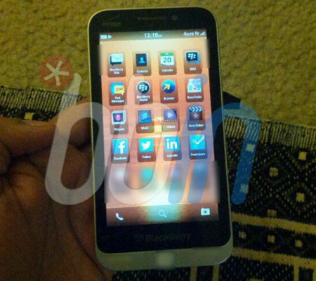 Una BlackBerry 'C-Series' aparece en escena