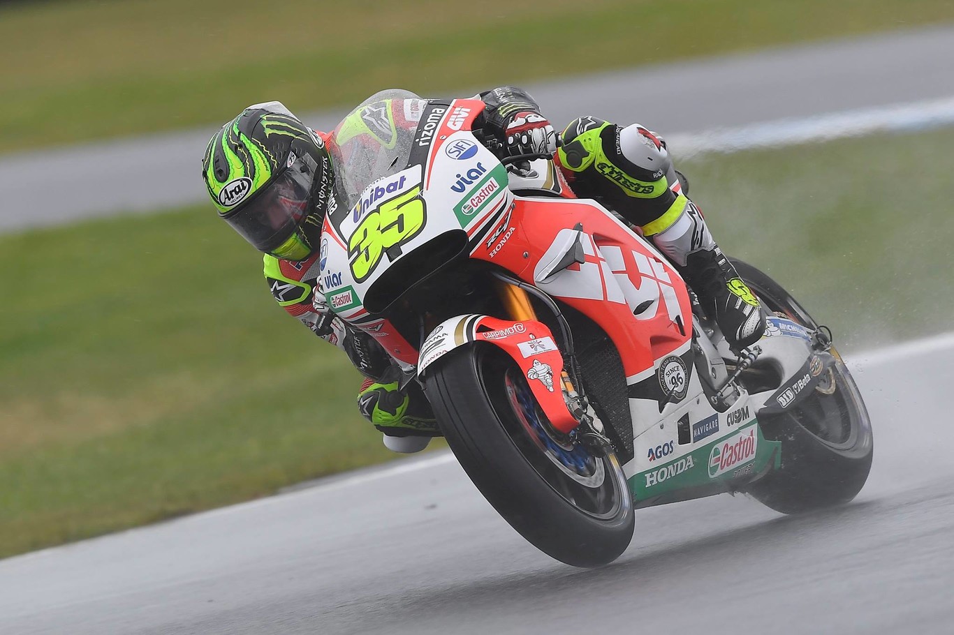 Nicolo Bulega, Cal Crutchlow, Jonas Folger y la lluvia protagonizan los libres en Phillip Island