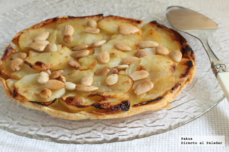 Hojaldre de patata y manzana con almendras. Receta