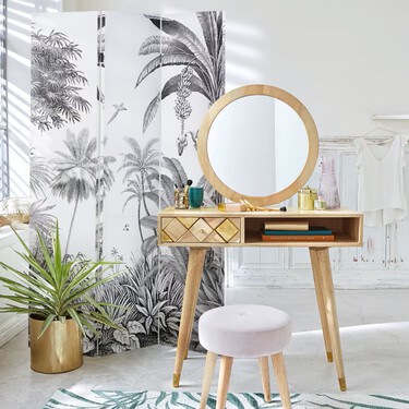 El accesorio del pasado que se va a convertir en la gran tendencia decorativa de 2026 en salones y dormitorios