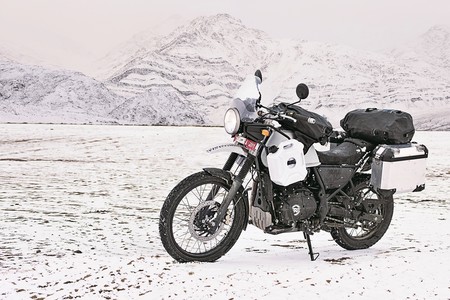 La Royal Enfield Himalayan ha hecho público su precio, y es una invitación al trail más puro