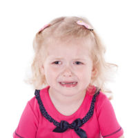 ¿Deben los desconocidos "educar" a nuestros hijos? La dueña de una cafetería grita a una niña de 2 años para que deje de llorar 