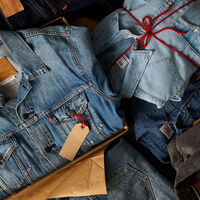 Levi's relanza en sus rebajas la mítica cazadora vaquera a mitad de precio que jamás pasa de moda  