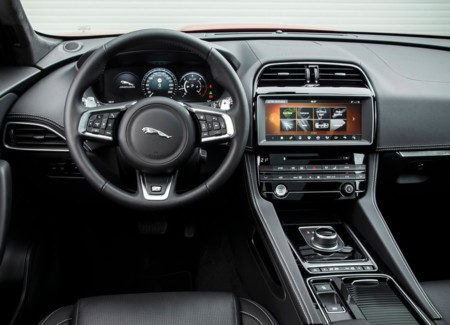 Jaguar F Pace 19
