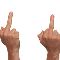 Las redes sociales son las nuevas cenas de empresa, cuidado con perder los papeles 