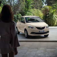 Lancia Ypsilon: renovarse y morir