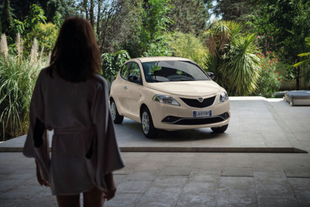 Lancia Ypsilon: renovarse y morir