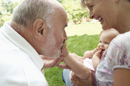 Ser padres después de los 50 años: ya nadie se sorprende