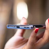 El truco de la pajita: la mejor forma de mantener el smartphone libre de polvo