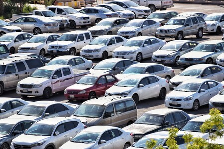 La DGT quiere rematar a los coches zombies: las bajas temporales de vehículos tendrán fecha de caducidad