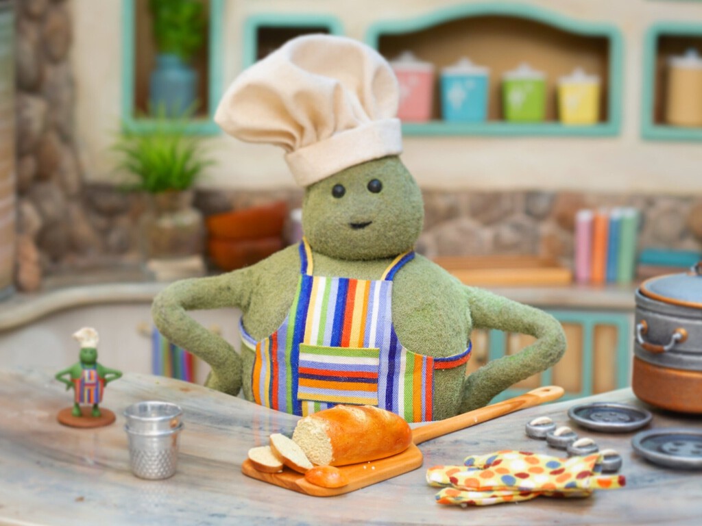 Este pequeño cocinero de peluche se ha convertido en el nuevo mejor amigo de internet tras su emotiva cancelación. Ahora hasta A24 y Florence Pugh quieren salvarlo