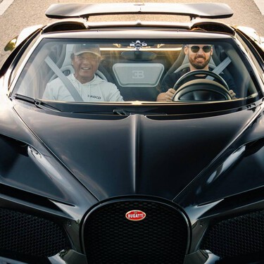 Recibió su Bugatti Mistral de cinco millones y su barco pesquero de 15 metros el mismo día. Y los puso a competir gracias a la policía