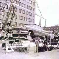 Enterraron un Plymouth nuevo para hacer una cápsula del tiempo y lo dejaron allí durante 50 años. La sorpresa llegó el día de abrirla 