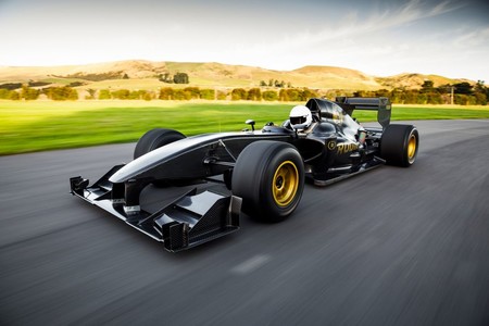 Rodin FZED: un brutal monoplaza con motor V8 Cosworth de 684 CV y menos de 600 kilos de peso