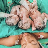 Una mujer da a luz a trillizos después de tener gemelos en su segundo embarazo y un bebé en el primero