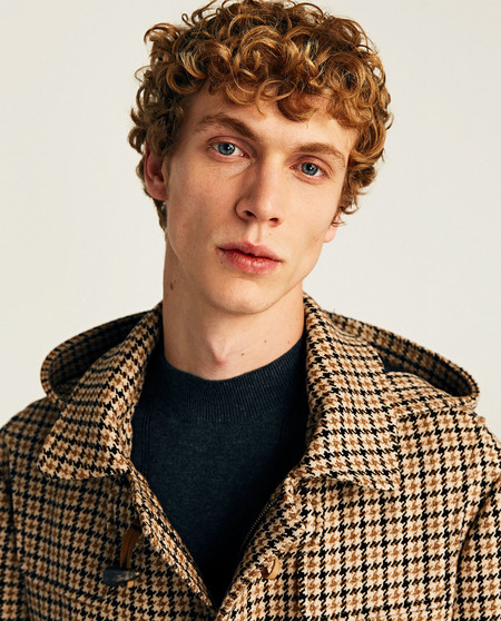 Si eres un enamorado del estampado de Burberry pero no te puedes permitir uno de sus abrigos, aquí llega Zara ofreciéndote ayuda