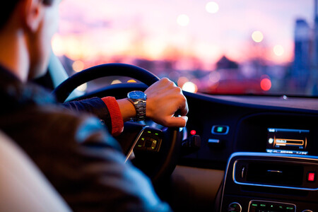 Cada vez hay menos conductores de coches en España: nuevas formas de movilidad, menos dinero, coches más caros...