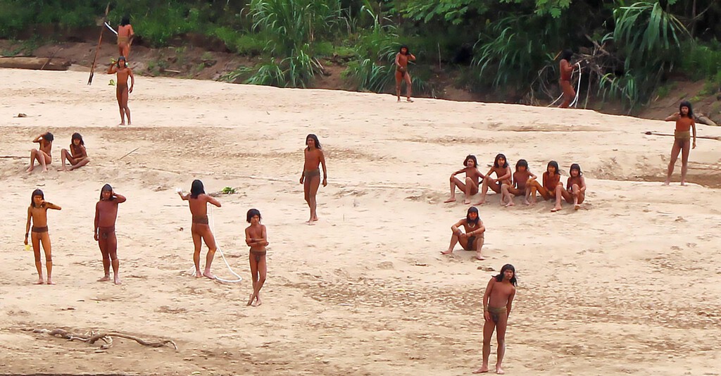 La mayor tribu no contactada del planeta tiene un problema: apenas les quedan árboles para esconderse