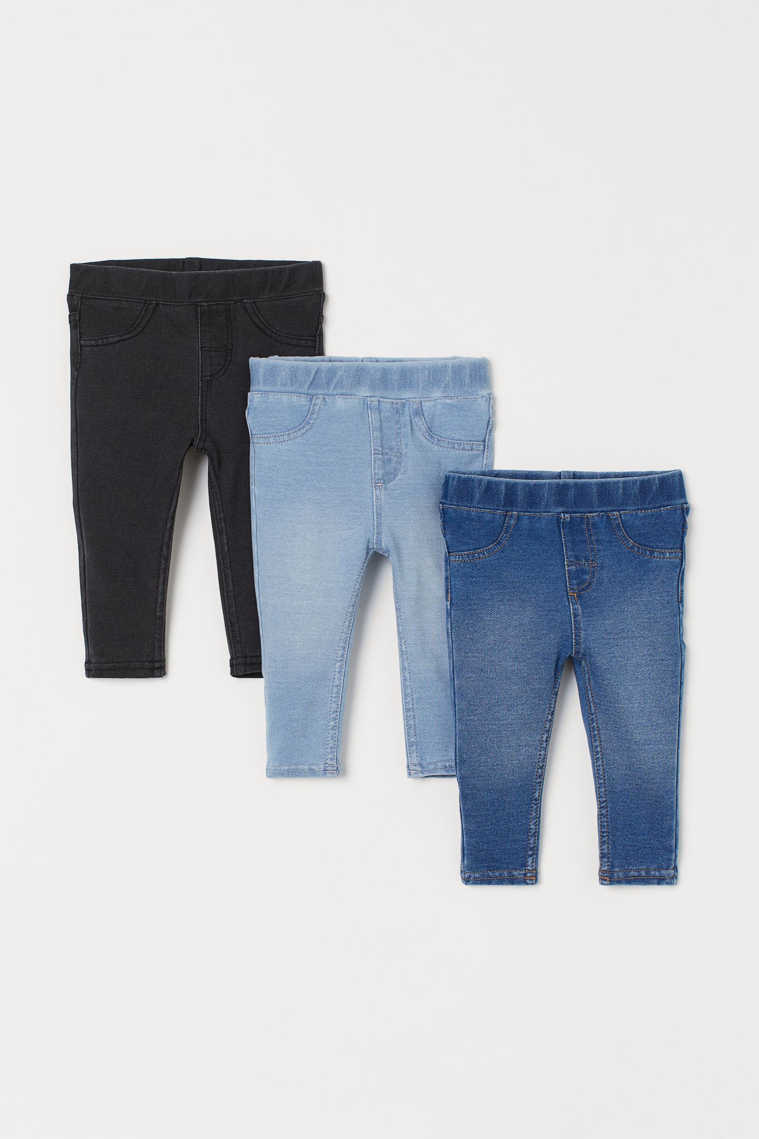 Pack de 3 jegging en denim elástico suave con cinturilla elástica y bolsillos decorativos delante.