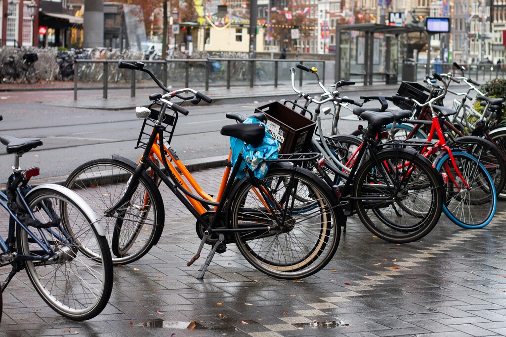 El Gobierno cambia las normas a partir del 1 de octubre: las bicicletas podrán circular en dirección contraria en calles de un solo sentido limitadas a 30 km/h 