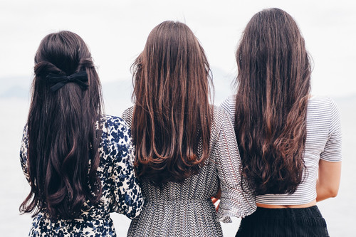 La tribu aún existe: un grupo de mujeres desconocidas ayuda a una madre durante un momento de crisis 