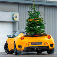 Lotus se marca una gymkhana navideña con un Evora GT410 Sport, mucho gas y un árbol