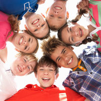 En vez de deberes, una escuela en Irlanda pide a sus estudiantes "actos de amabilidad" durante un mes