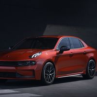 Lynk & Co 03: El tercer coche de la marca prima de Volvo tiene sabor a berlina