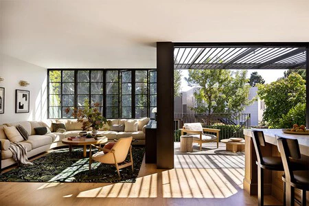 La semana decorativa: espacios exteriores, mesas de comedor y el poder de los colores en el hogar