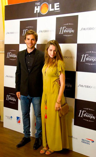 Ana de Armas y Marc Clotet la mar de enamorados en los divertidísimos Premios Shangay