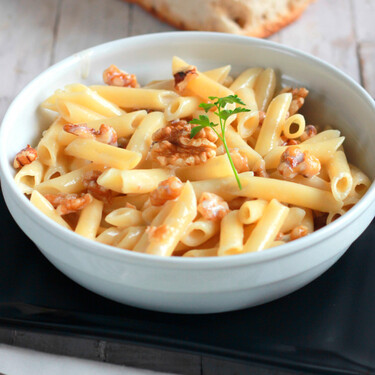 Macarrones con salsa de gorgonzola y nueces: receta rápida de pasta
