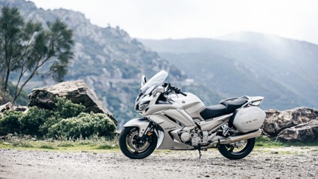 2016 Yamaha Fjr1300ae Eu Matt Silver Static 002