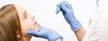 Cómo hacer un test de antígenos a un niño y qué hacer si el resultado es positivo 