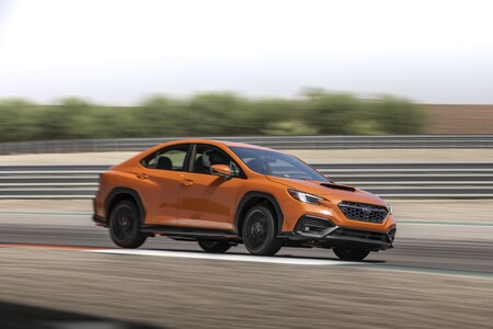 El Subaru WRX 2022 es una feroz máquina de rally, ahora más capaz y divertido