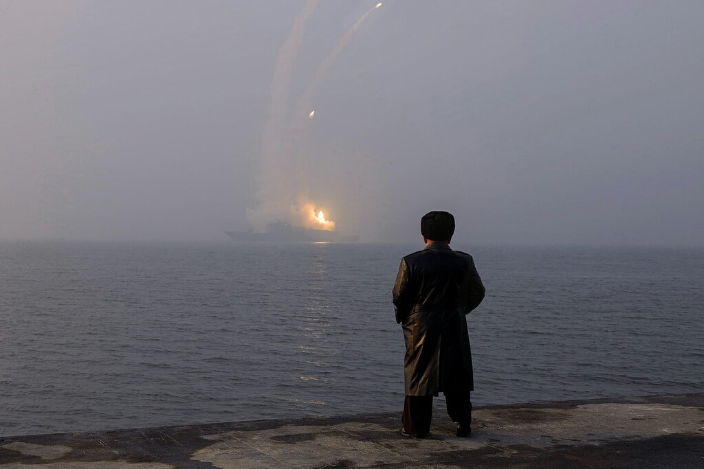 EEUU ha activado el plan B antes de que Irán tumbe su último radar: desarmar a Corea del Sur frente al nuevo “juguete” nuclear del Norte