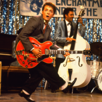"Necesitamos tu ayuda": los protagonistas de Volver al Futuro buscan la guitarra de Marty McFly, perdida desde 1985 