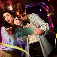 Celular con bonito diseño y batería para dos días. Tiene funciones de inteligencia artificial