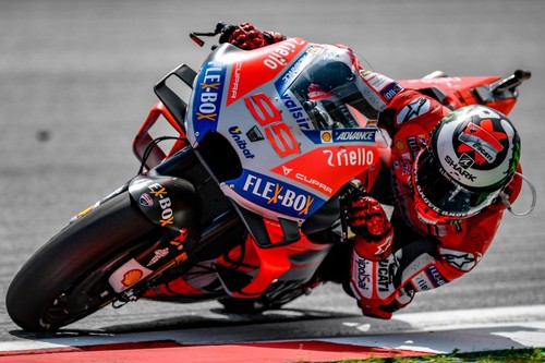 Jorge Lorenzo derrota a Marc Márquez en un emocionante mano a mano para sumar su tercera victoria con Ducati