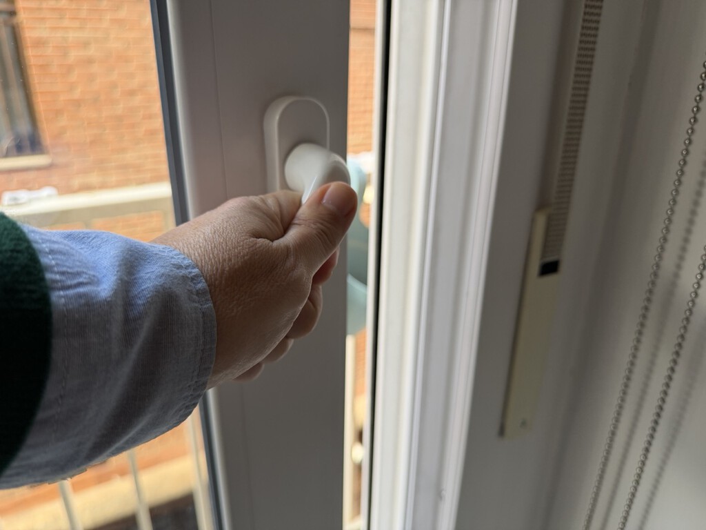 Tengo ventanas correderas y esto es lo mejor que hay para aislarlas y ahorrar calefacción en invierno