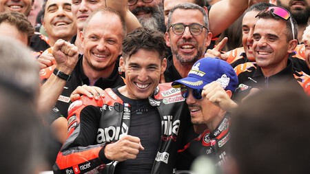 Aleix Espargaro Sufre Una Fractura De Su Talon Derecho 002