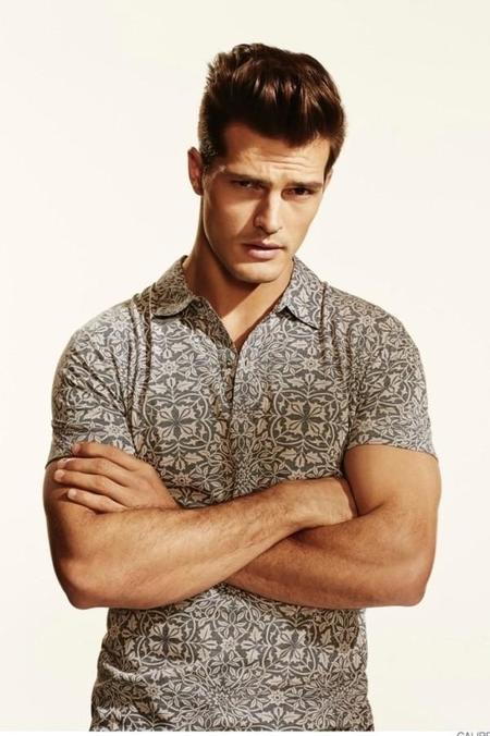Nada mejor como empezar la semana de la mano de un buen lookbook: Calibre Primavera-Verano 2015