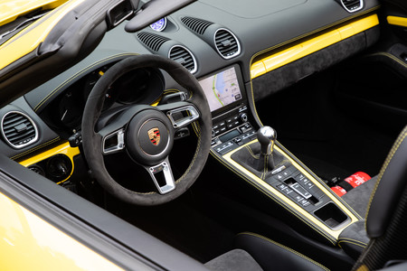 Porsche 718 Spyder volante