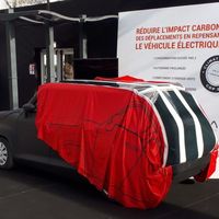 Una start-up desarrolla una funda solar retráctil para aumentar la autonomía de los coches eléctricos